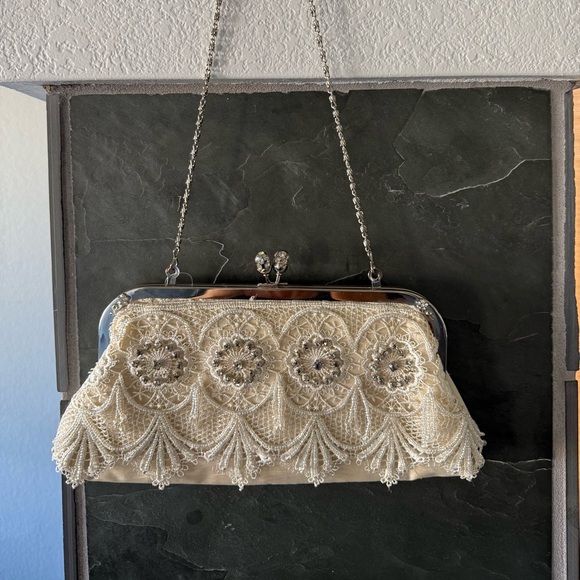 💰3 items for $12!-Elegant Cream Lace Clutch - Picture 2 of 12